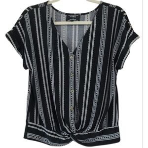 Flower & Feather Black and White Button-Down Blouse